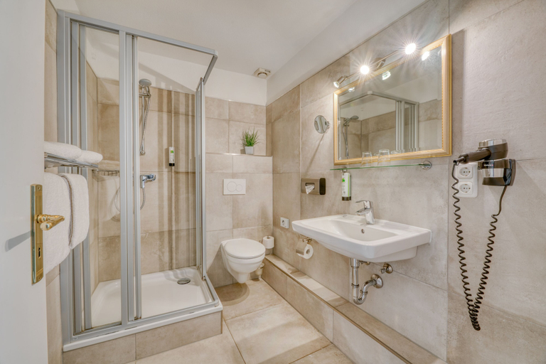 Bathroom 5, Strandschlösschen, Lübeck