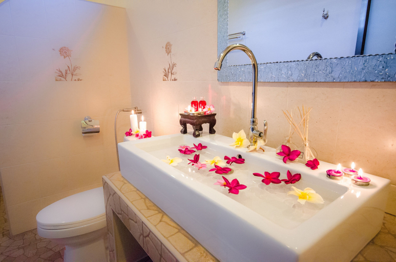 Bathroom 5, Namphung Phuket Boutique Resort, Phuket Island