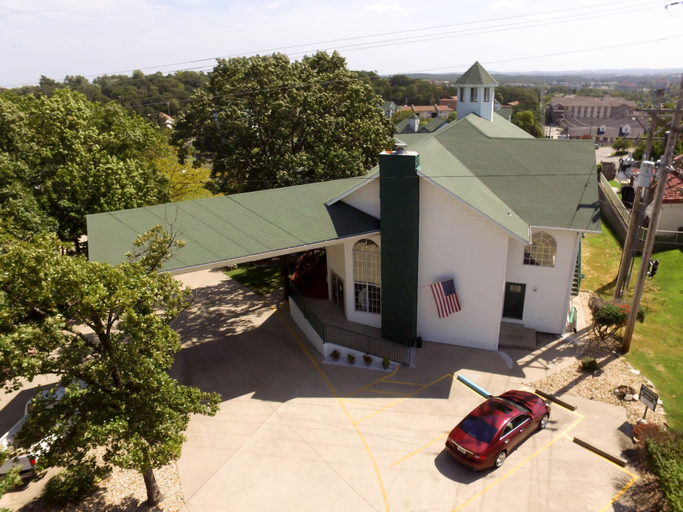 Exterior & Views 2, Branson King Resort and Suites, Taney