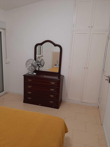 Bedroom 2, Lagoa 5 bed house- Red Ba Accomm UK, Lagoa