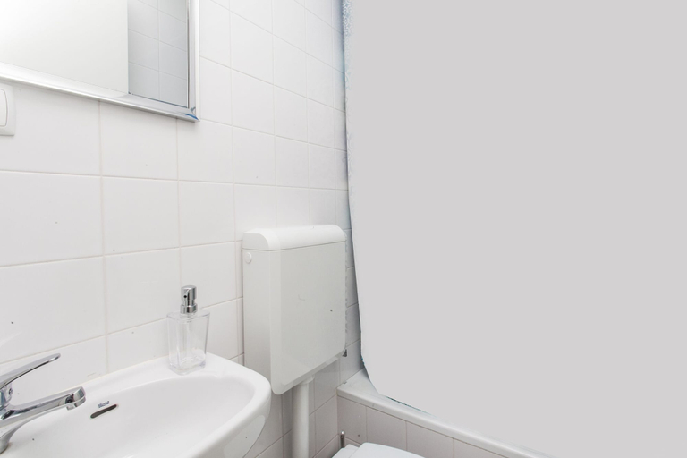 Bathroom, LxWay Apartments Travessa do Oleiro, Lisbon