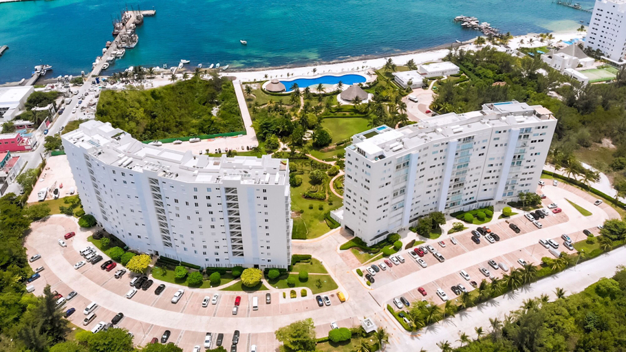 Exterior & Views 2, TROPICAL Beachfront 1 BDR, Isla Mujeres