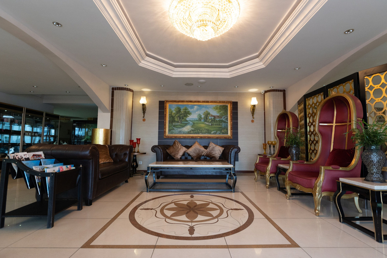 Others, L'Etoile d'Or Hotel London, Komo-Mondah