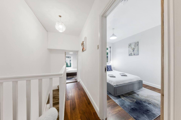 Bedroom 3, Home Away From Home With an Indoor Fireplace!, London