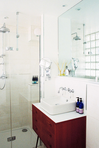 Bathroom 4, Trevose Harbour House, Cornwall