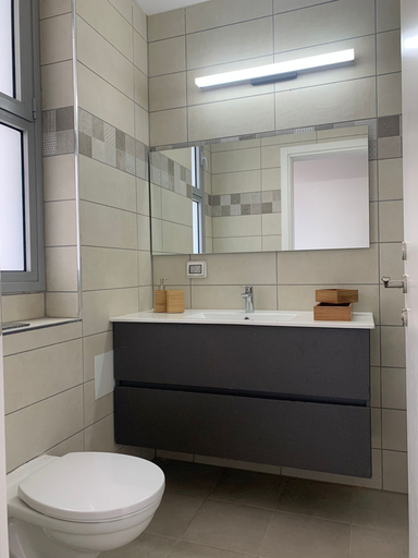 Bathroom 2, Shalem