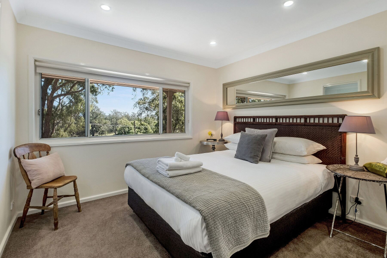 Bedroom 4, Winmark Wines, Singleton