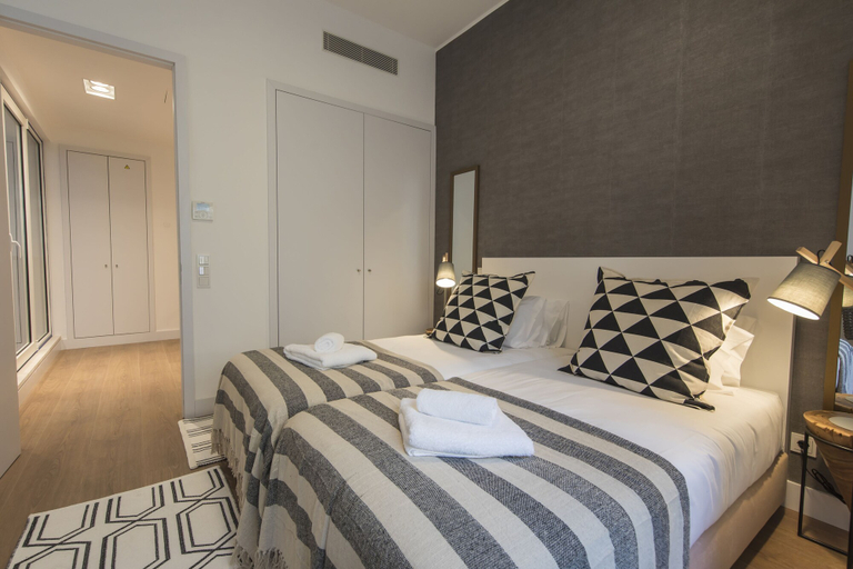 Bedroom 2, High Ceiling Duplex Apt Cais do Sodre, Lisbon
