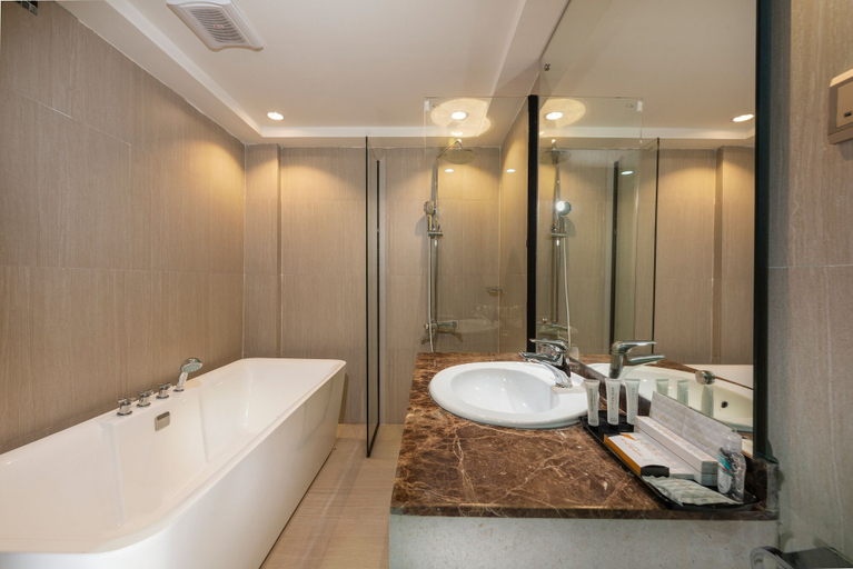 Bathroom 5, Blue Inn