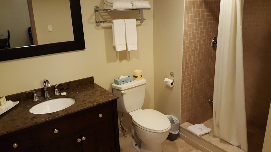 Bathroom 5, Montecassino Hotel and Event Venue, Toronto