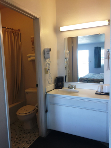 Bathroom 3, Devonshire Inn, Kern