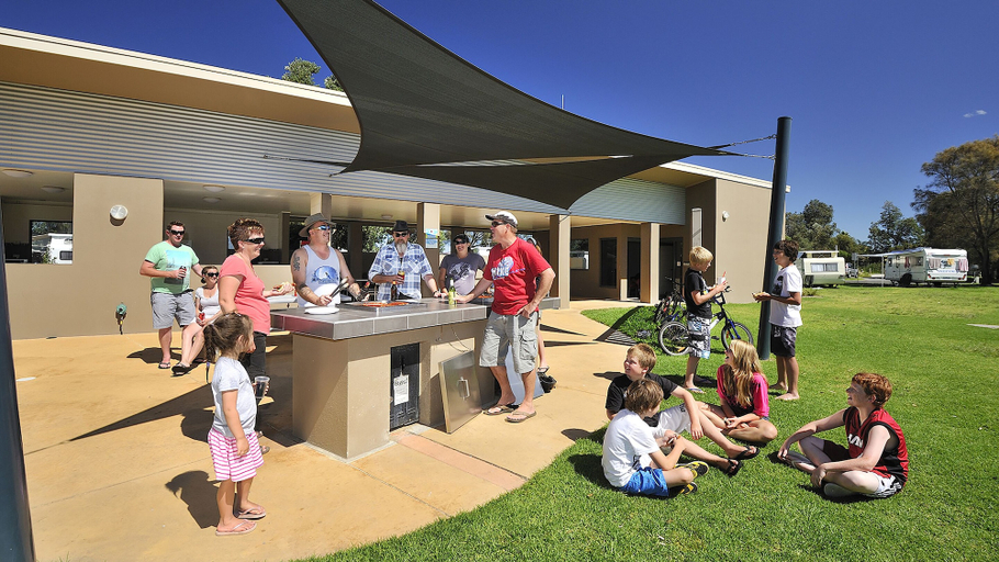 Exterior & Views 2, NRMA Eastern Beach Holiday Park, E. Gippsland - Bairnsdale