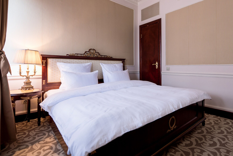 Bedroom 2, Golden Rooms Hotel, Central