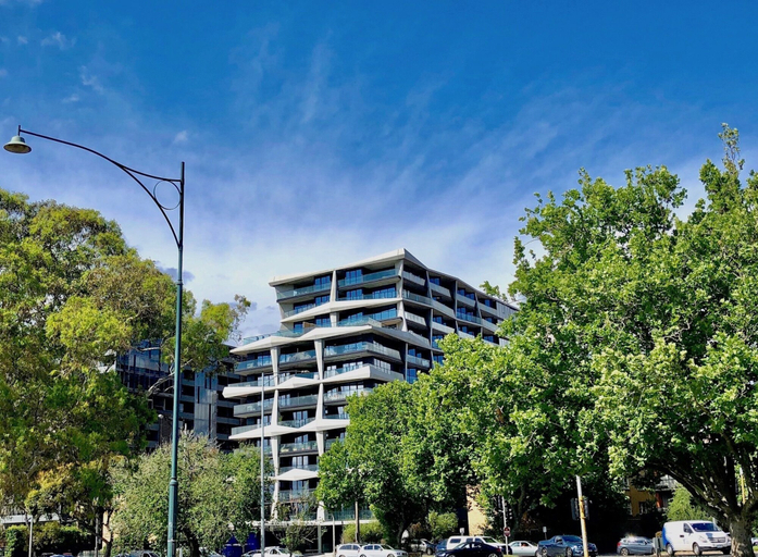 Exterior & Views 2, Deluxe and Brand New Lakeside Apartment, Melbourne