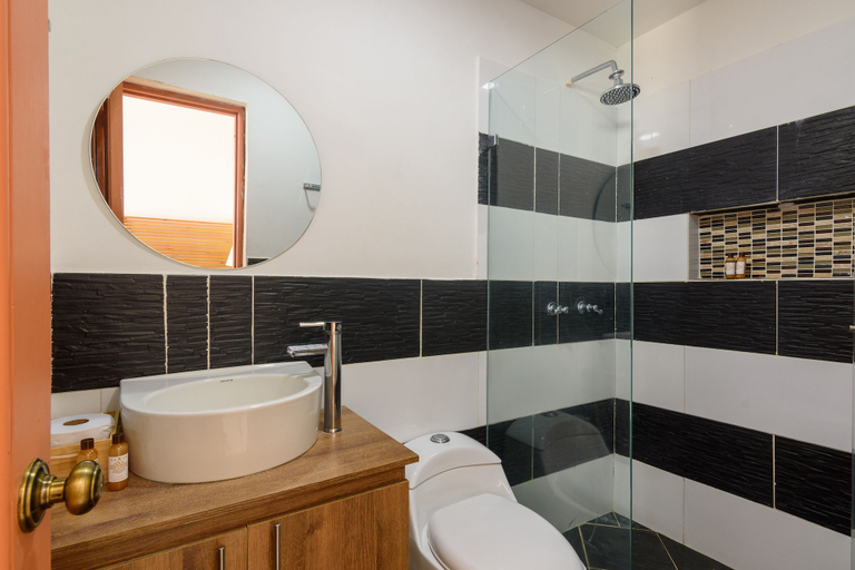 Bathroom 3, Finca Hotel Guadalupe, Sopetrán