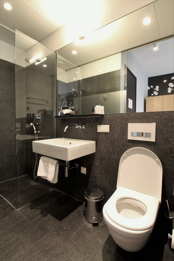 Bathroom 4, The Bank Hotel, Amsterdam