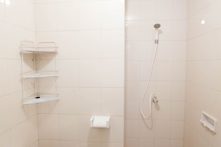 Bathroom 3, Cozy And Minimalist 2Br Apartment @ Signature Park Grande, East Jakarta
