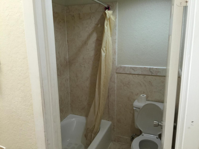 Bathroom 3, Regency Inn and Suites, Houston