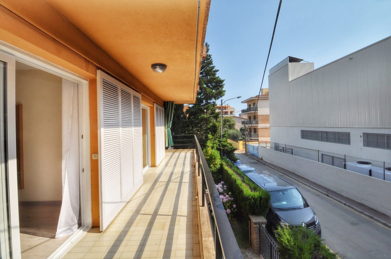 Others 5, Big Apartment Caprabo, Girona