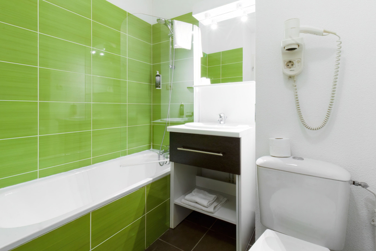 Bathroom 4, All Suites Appart Hôtel | Pau - Zénith, Pyrénées-Atlantiques