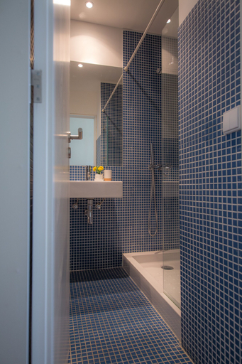 Bathroom 2, Home Made Guest Studios, Porto