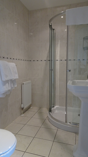 Bathroom 3, Loch Ness Lodge, Highland