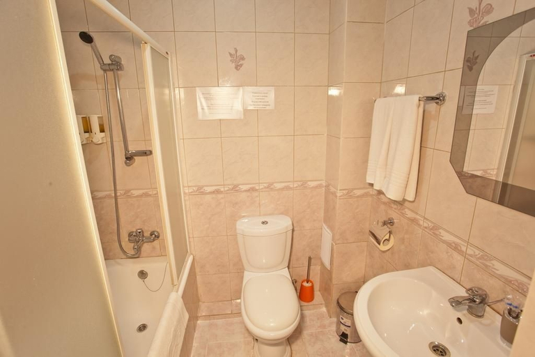 Bathroom 3, Olymp Hotel, Vsevolzhskiy rayon