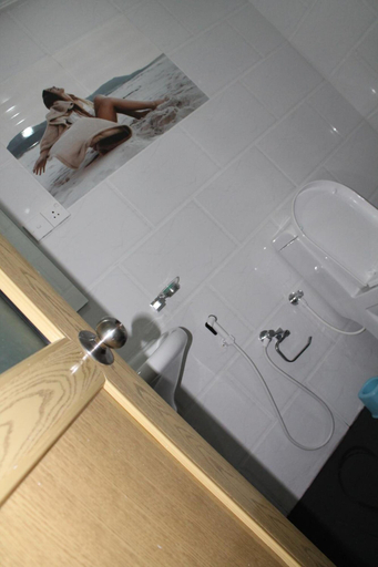 Bathroom 4, Heavens Holiday Resort, Kundasale