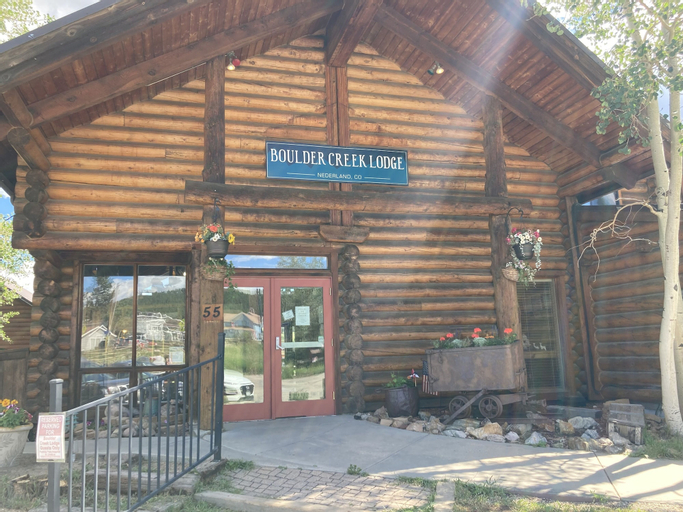 The Boulder Creek Lodge, Boulder