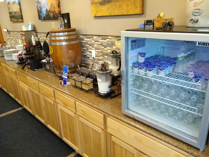 Food & Drinks 5, Townhouse Motel, Niobrara