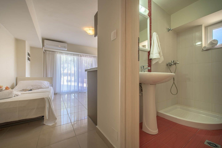 Bathroom 3, Alba Boutique Apartments, Ionian Islands