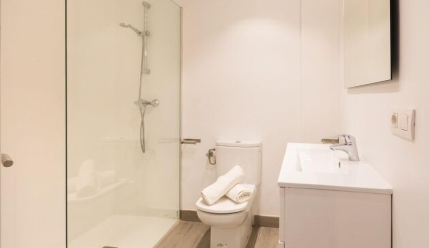 Bathroom 3, Apartamento Illa 51, Girona