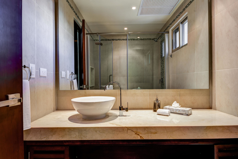 Bathroom 5, Honey 2 BRM sleeps 4 balcony, Cozumel