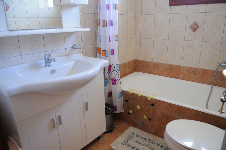 Bathroom 3, Toulas Apartments, Ionian Islands