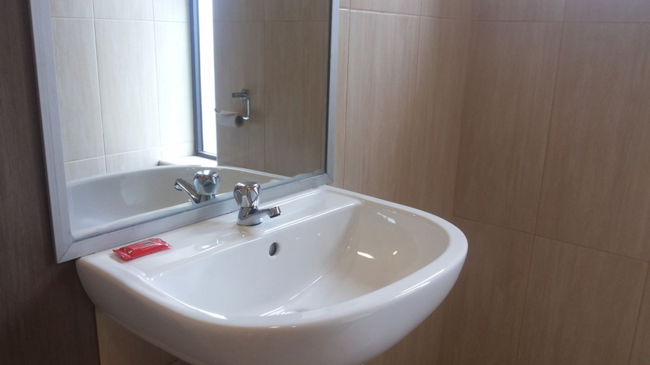 Bathroom 4, DAKS HOTEL KIRINYA, Jinja
