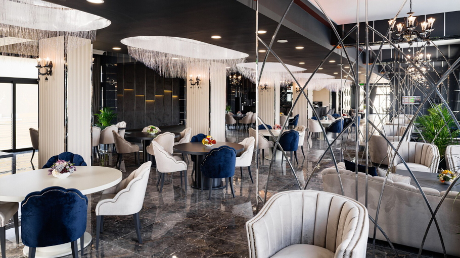 Food & Drinks 5, Royal Palace Hotel