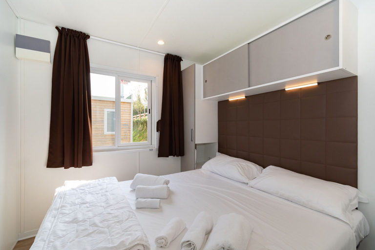 Bedroom 3, Club Del Sole Desenzano Boutique Resort, Brescia