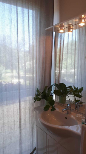 Bathroom 4, Holidayfever, Sassari