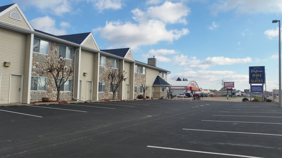 Exterior & Views 2, Quality Inn & Suites Prairie Du Chien, Crawford