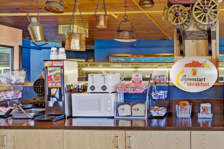 Food & Drinks 4, Topaz Lodge, Douglas