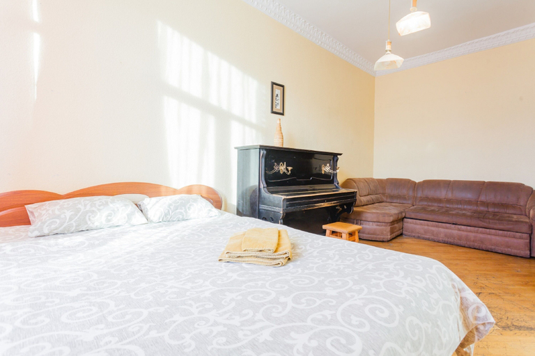Bedroom 5, On Lev Tolstoy Square, Holosiïvs'kyi