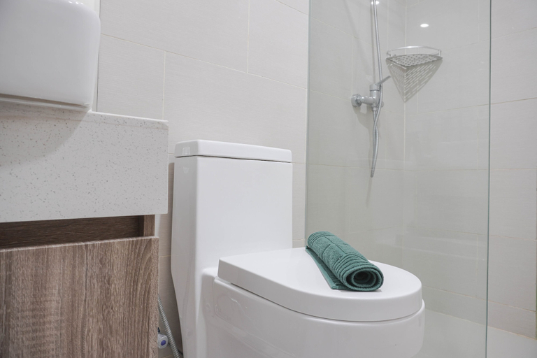 Bathroom 4, Nice And New 1Br With Office Room At Daan Mogot City Apartment, Jakarta Barat