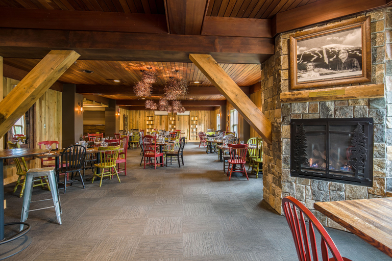 Food & Drinks 5, Sugarloaf Mountain Hotel, Franklin