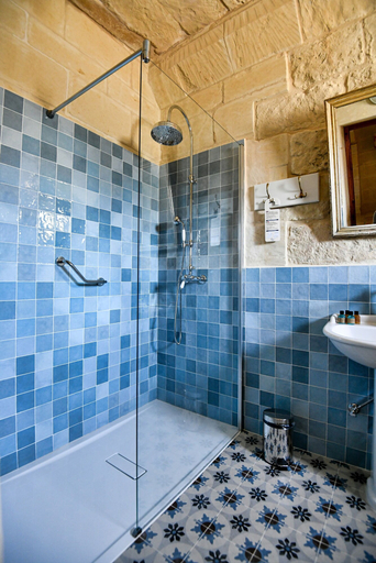 Bathroom 4, Maria's B&B