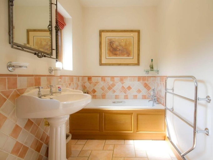 Bathroom 4, Cottage at Friston Down, East Sussex