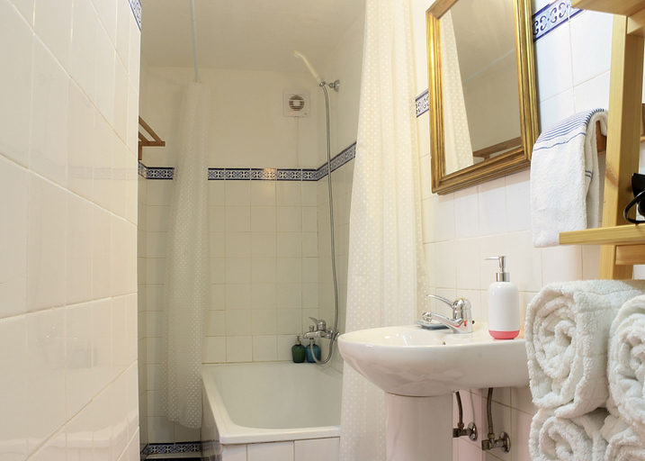 Bathroom 3, Light Filled Apartment near Chiado, By TimeCooler, Lisbon