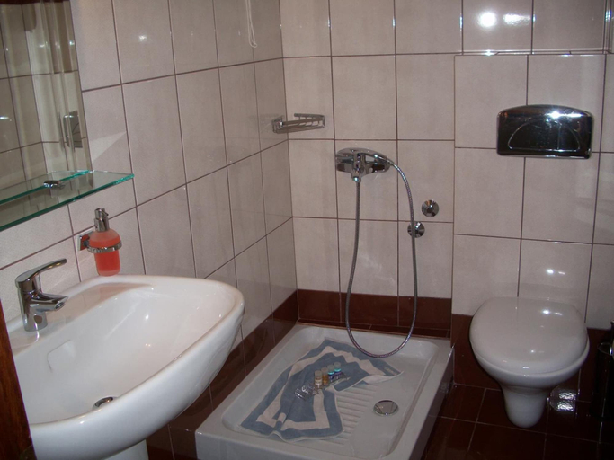 Bathroom 4, Hotel Filoxenia, Central Macedonia