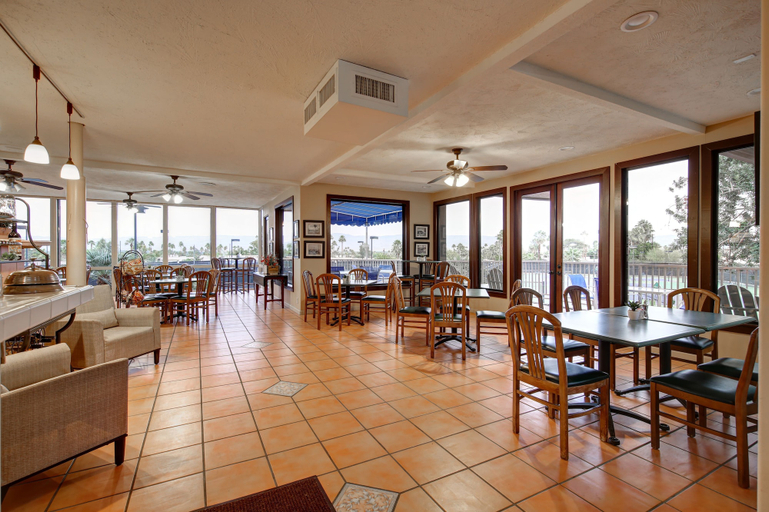Food & Drinks 5, Shadow Mountain Resort, Riverside