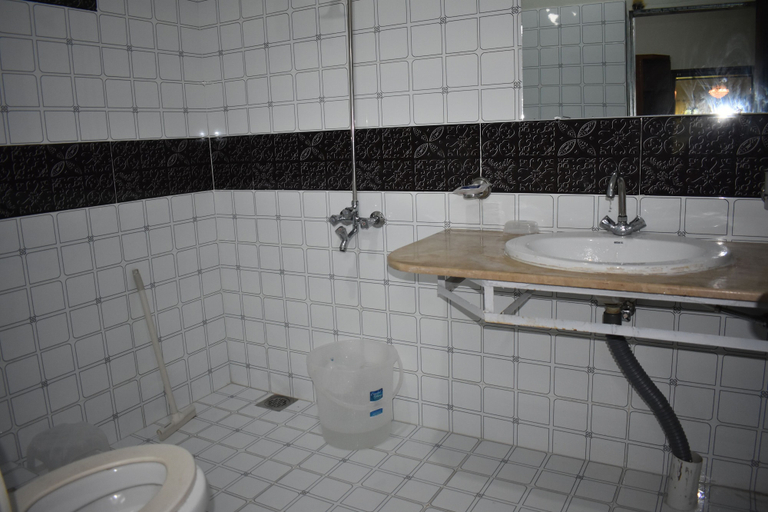 Bathroom 4, Neelum Guest House, Zhob
