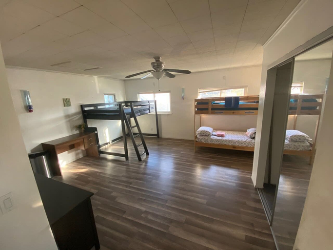 Bedroom 3, WHOLE Family - Rosemont - Hostel, Sacramento